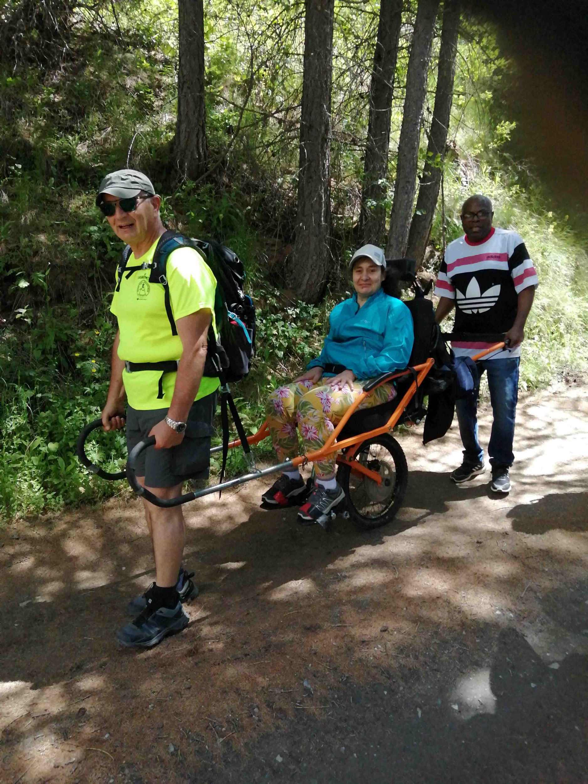 Une sortie en joëlettes avec des résidents du centre hospitalier d’Aiguilles